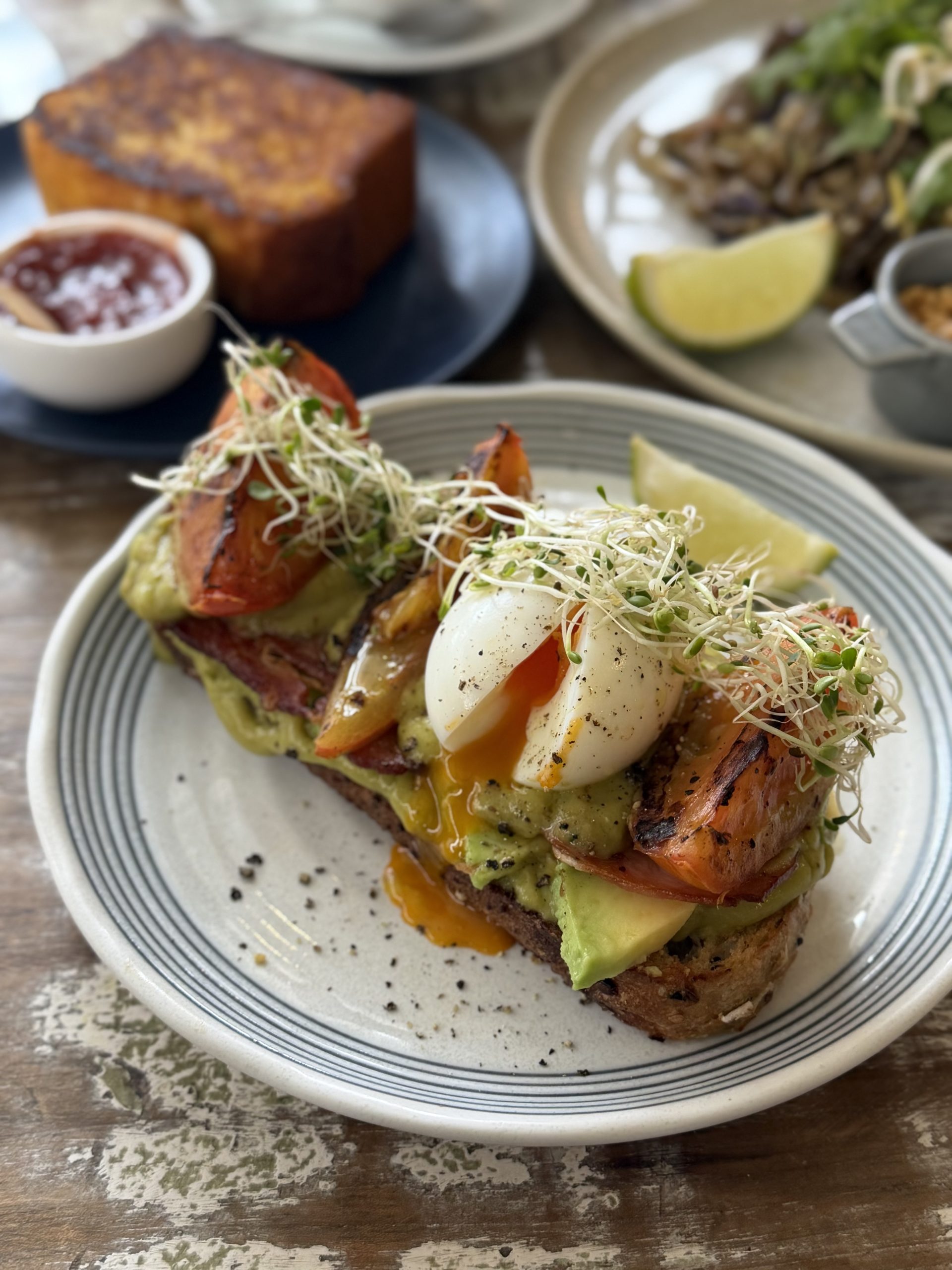 Broddo | Coffee, Brunch & Asian Food - All Day
